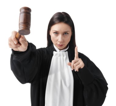 Beyaz arka planda çekiçle yargıç portresi