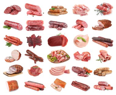 Beyaz arka planda işlenmiş lezzetli et ürünleri, kolaj