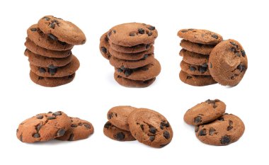 Beyaza izole edilmiş çikolatalı kurabiyeler, kolaj.