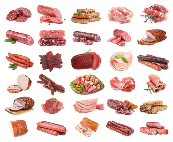 Beyaz arka planda işlenmiş lezzetli et ürünleri, kolaj