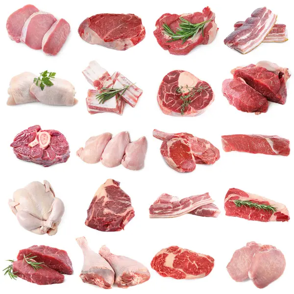 Farklı türde taze et, beyaza izole edilmiş, kolaj. Biftek, domuz, tavuk ve dana eti.