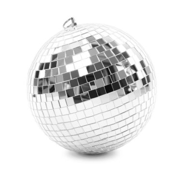 Parlak bir disko topu beyaza izole edilmiş.