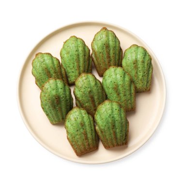 Lezzetli kirazlı kek, beyaza izole edilmiş, üst manzara.