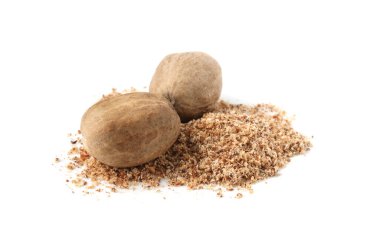 Bütün hindistan cevizi ve toz beyaza izole edilmiş.