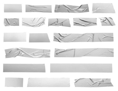 Yapışkan bant parçaları beyaz üzerine izole edilmiş.