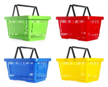 Farklı renklerde alışveriş sepetleri beyaz, set