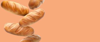 Şeftali rengi arka plana düşen taze ekmek. Metin için alanı olan pankart tasarımı