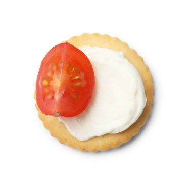 Krem peynirli ve domatesli leziz bir kraker.