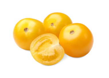 Olgun sarı kiraz domatesleri beyazlar üzerinde izole.