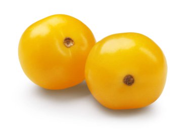 Olgun sarı kiraz domatesleri beyazlar üzerinde izole.