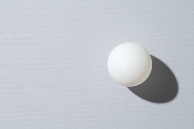 Arka planda bir pinpon topu, üst manzara. Metin için boşluk