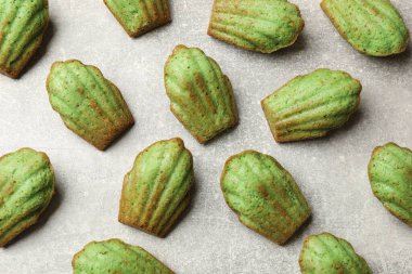 Lezzetli kibritli kek Işık masasında, düz yatıyordu