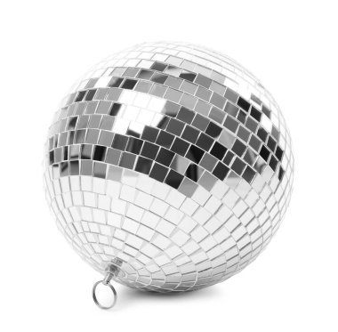 Parlak bir disko topu beyaza izole edilmiş.