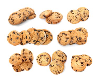 Beyaza izole edilmiş çikolatalı kurabiyeler, kolaj.