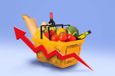 Alışveriş sepeti, farklı sebzeler ve lavanta rengi arka plana karşı yukarı doğru kırmızı ok. Yemek sepeti fiyatları yükseliyor. Tüketici Fiyat İndeksi