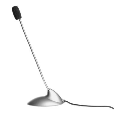 Beyaz arka planda bir mikrofon. Profesyonel ses ekipmanları