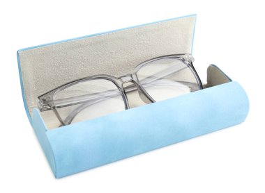 Beyazda izole olursa diye şık gözlükler.