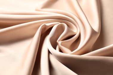 Arkaplan olarak bej buruşuk ipek kumaş, yakın plan