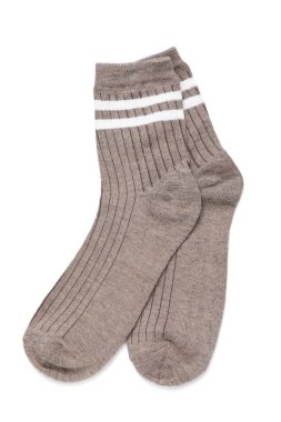 Bir çift kahverengi çorap beyaza izole edilmiş, üst manzara