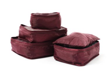 Kahverengi paketleme küpleri beyaza izole edilmiş. Depolama düzenleyici