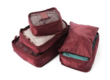 Kahverengi paketleme küpleri beyaza izole edilmiş. Depolama düzenleyici