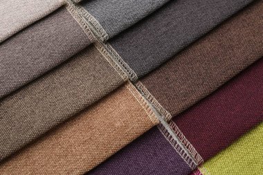 Arka plan olarak farklı kumaşlardan örnekler, yakın plan