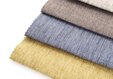 Beyaz üzerinde izole edilmiş farklı kumaş örnekleri