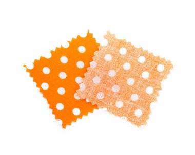 Puantiyeli kumaş örnekleri beyaz, üst görünümde izole