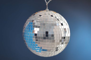 Mavi gradyan arkaplanda parlak disko topu