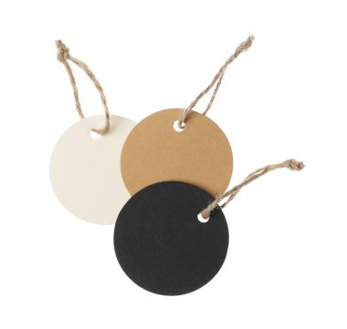 Beyaz üzerine izole edilmiş dizgileri olan farklı boş etiketler