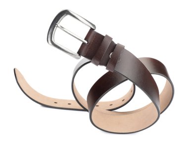 Bir kahverengi deri kemer beyaza izole edilmiş.