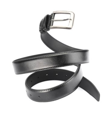 beyaz izole bir siyah deri kayışı