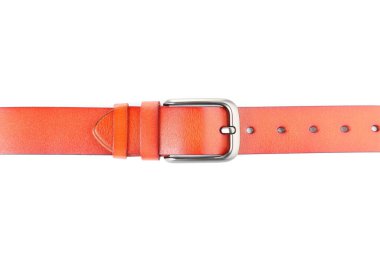 Bir turuncu deri kemer beyaza izole edilmiş.