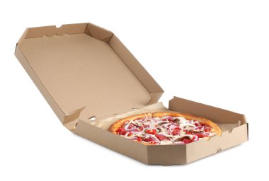 Tütsülenmiş sosis ve mantarlı lezzetli pizza karton kutunun içinde.