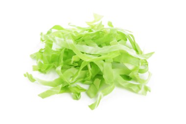 Beyazın üzerinde taze yeşil lahana kes.