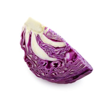 Beyaz üzerinde taze kırmızı lahana kes.