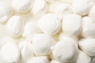 Arka plan olarak lezzetli mozzarella peynir topları, yakın plan