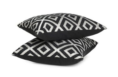 Beyaz üzerine izole edilmiş iki şık yastık.