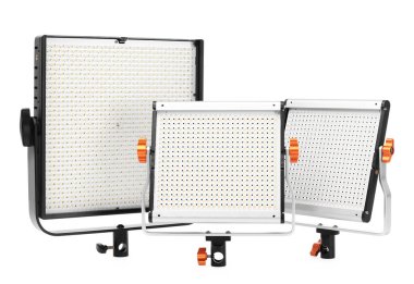 Profesyonel ışıklandırma ekipmanları. LED lambaları beyaz üzerine izole