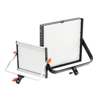 Profesyonel ışıklandırma ekipmanları. LED lambaları beyaz üzerine izole