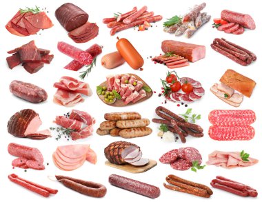 Beyaz arka planda işlenmiş lezzetli et ürünleri, kolaj