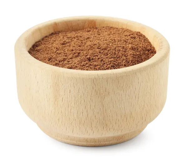 Beyaz kabın içindeki nutmeg tozu.