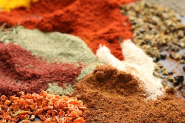Masada birçok farklı baharat var, yakın plan görünüm