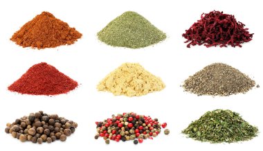 Beyaz arka planda farklı aromatik baharatlar, kolaj