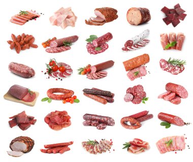 Beyaz arka planda işlenmiş lezzetli et ürünleri, kolaj