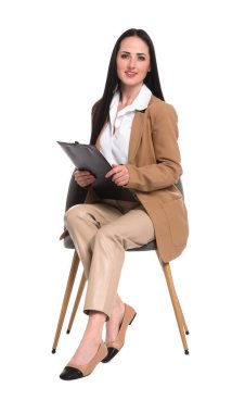 Beyaz arka planda panosu olan profesyonel bir psikolog.