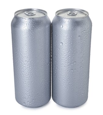 Beyaz teneke üzerinde iki ıslak teneke kutu