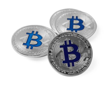 Kripto para birimi. Birçok gümüş bitcoin beyaz üzerinde izole