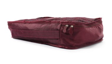 Bir kahverengi paket küpü beyaza izole edilmiş