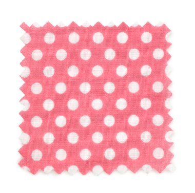 Benekli açık pembe kumaş örneği beyaz, üst görünümde izole edilmiş.